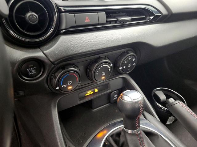 Photo of 2016 White Mazda MX-5 Miata