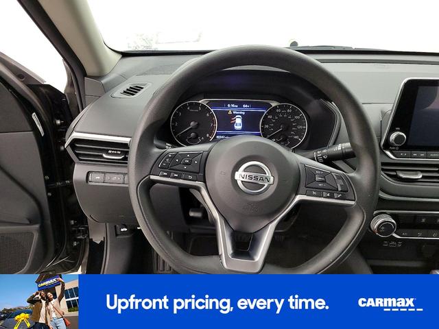 Photo of 2020 Black Nissan Altima