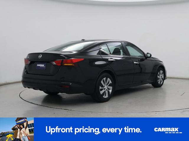 Photo of 2020 Black Nissan Altima