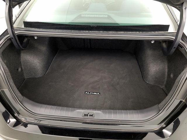 Photo of 2020 Black Nissan Altima