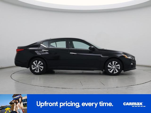 Photo of 2020 Black Nissan Altima