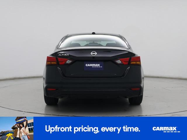 Photo of 2020 Black Nissan Altima