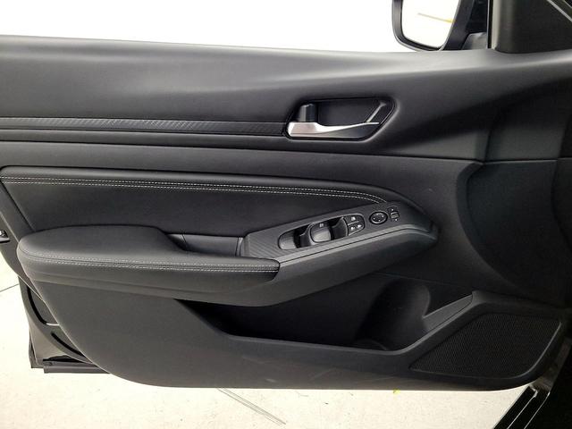 Photo of 2020 Black Nissan Altima