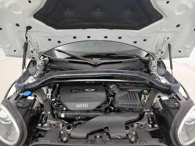 Photo of 2019 White MINI Countryman