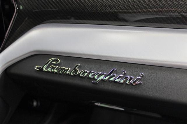 Photo of 2021 Red Lamborghini Urus