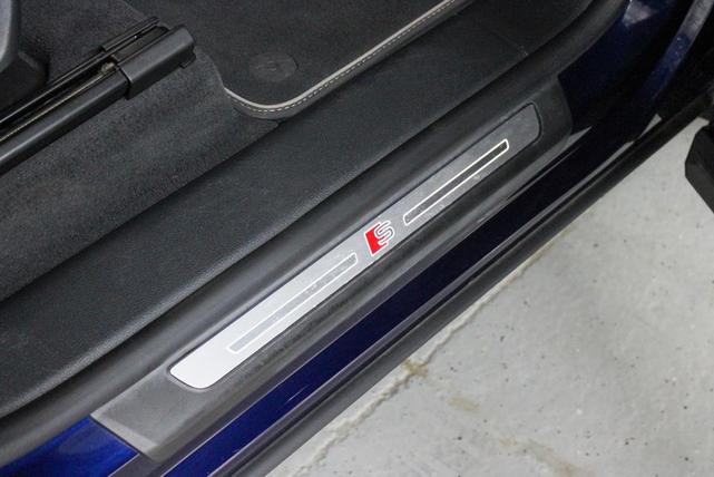 Photo of 2021 Navarra Blue Metallic Audi Q8