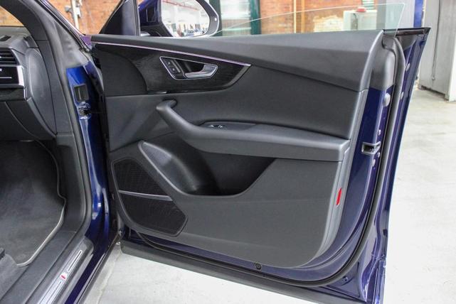 Photo of 2021 Navarra Blue Metallic Audi Q8