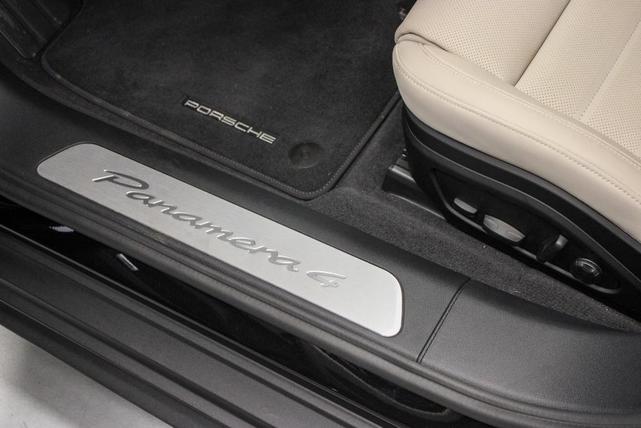 Photo of 2025 Jet Black Metallic Porsche Panamera