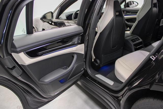 Photo of 2025 Jet Black Metallic Porsche Panamera