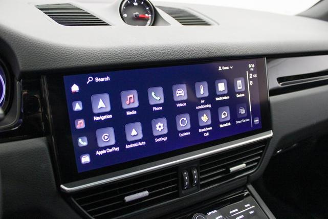 Photo of 2023 Quartzite Grey Metallic Porsche Cayenne