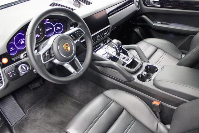 Photo of 2023 Quartzite Grey Metallic Porsche Cayenne