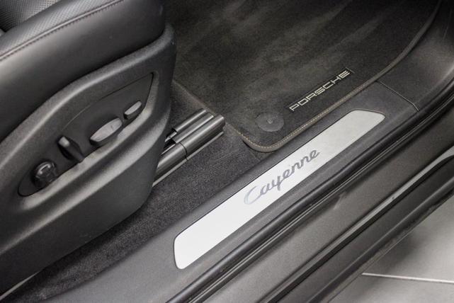 Photo of 2023 Quartzite Grey Metallic Porsche Cayenne