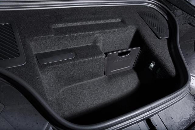 Photo of 2024 Oak Green Metallic Porsche Macan Electric