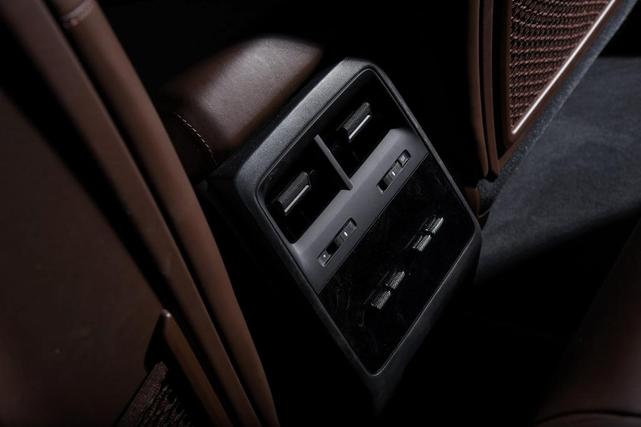 Photo of 2024 Oak Green Metallic Porsche Macan Electric