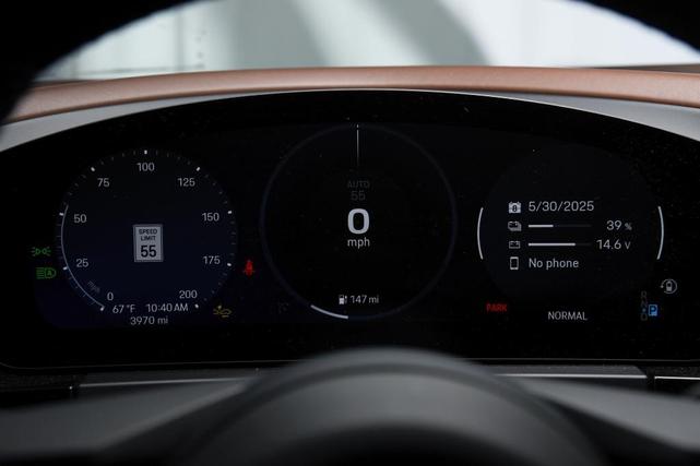 Photo of 2024 Oak Green Metallic Porsche Macan Electric