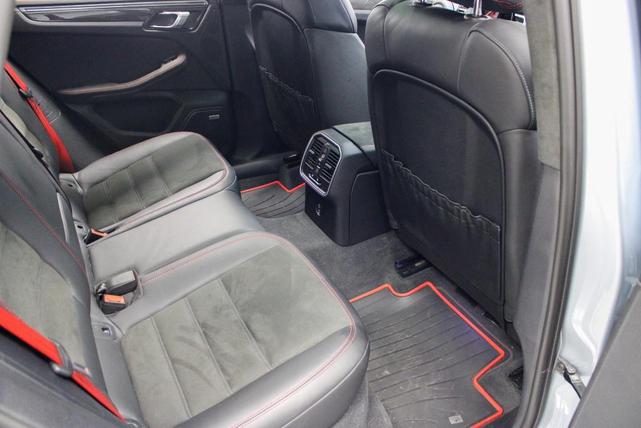 Photo of 2022 Dolomite Silver Metallic Porsche Macan