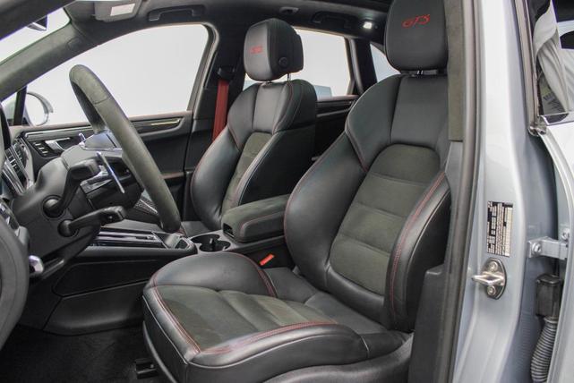 Photo of 2022 Dolomite Silver Metallic Porsche Macan
