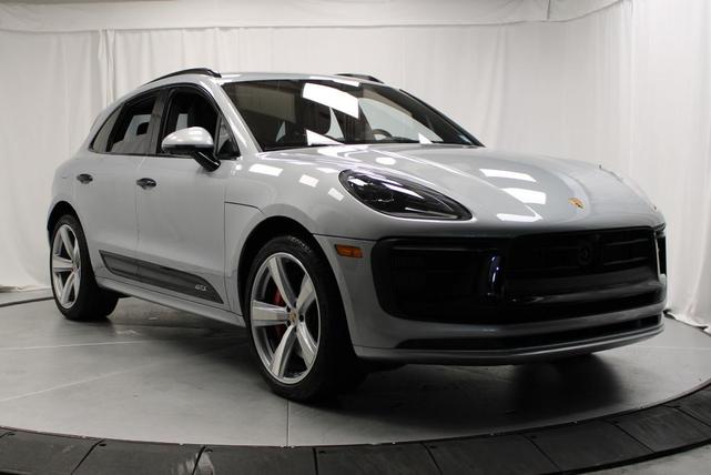 Photo of 2022 Dolomite Silver Metallic Porsche Macan