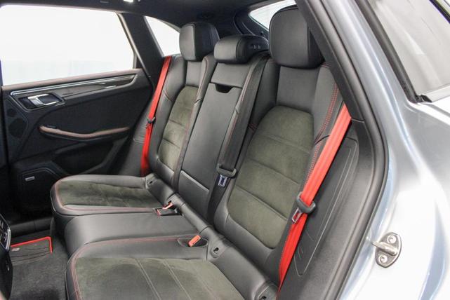 Photo of 2022 Dolomite Silver Metallic Porsche Macan