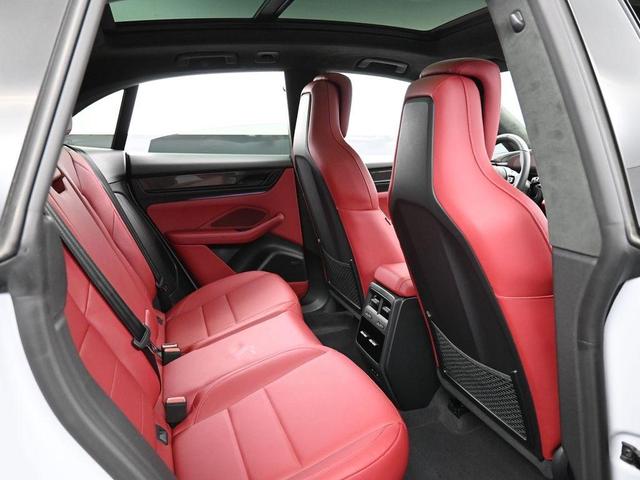 Photo of 2025 Ice Grey Metallic Porsche Macan