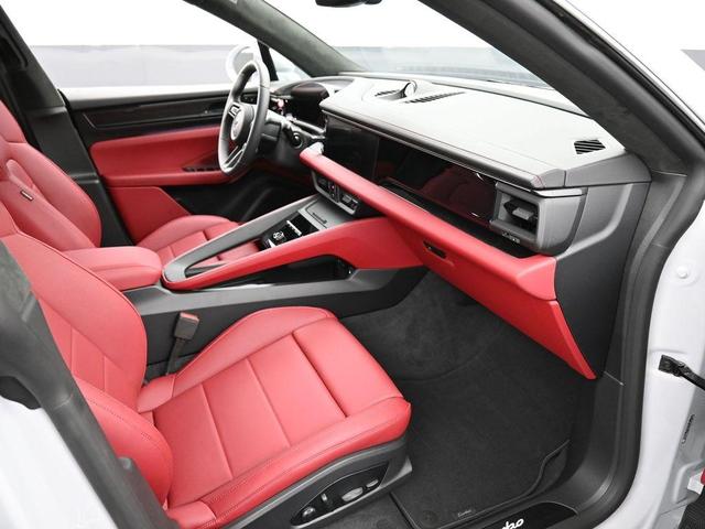 Photo of 2025 Ice Grey Metallic Porsche Macan