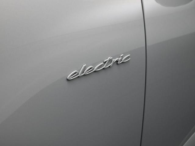 Photo of 2025 Ice Grey Metallic Porsche Macan