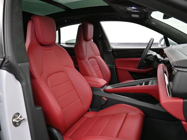 Photo of 2025 Ice Grey Metallic Porsche Macan