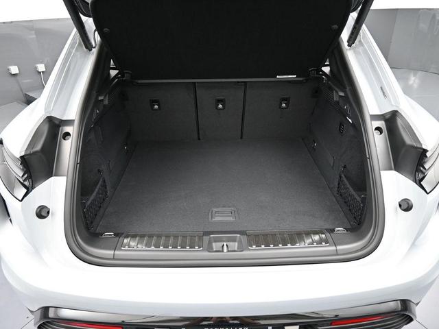 Photo of 2025 Ice Grey Metallic Porsche Macan