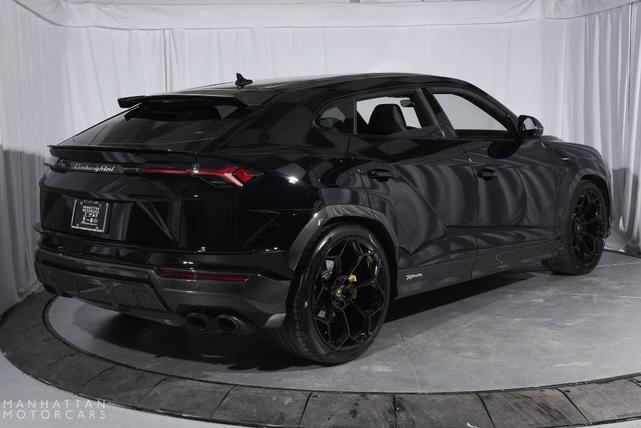 Photo of 2024 Nero Noctis Metallic Lamborghini Urus