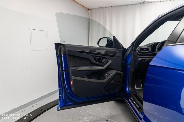 Photo of 2023 Blu Nethuns Metallic Lamborghini Urus