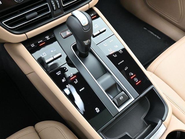Photo of 2025 Black Porsche Macan