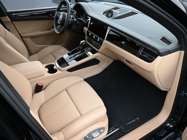 Photo of 2025 Black Porsche Macan