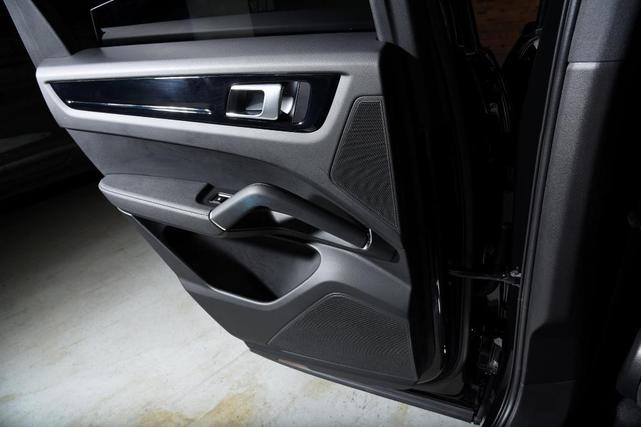 Photo of 2023 Black Porsche Cayenne