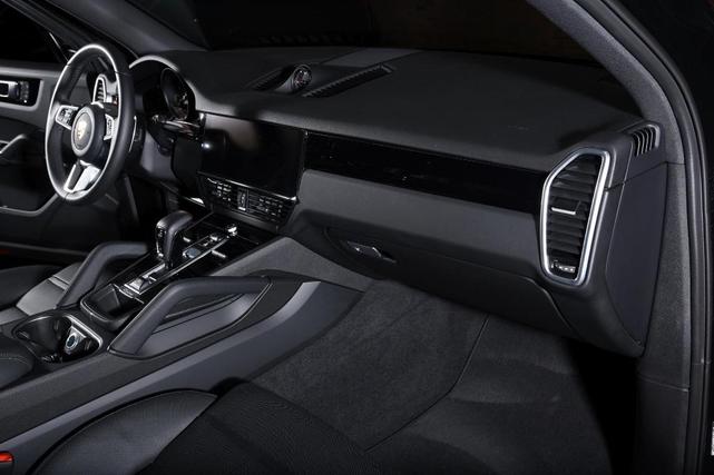 Photo of 2023 Black Porsche Cayenne