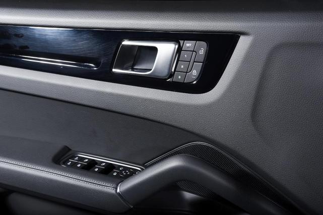 Photo of 2023 Black Porsche Cayenne