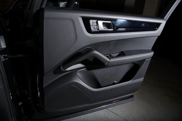 Photo of 2023 Black Porsche Cayenne
