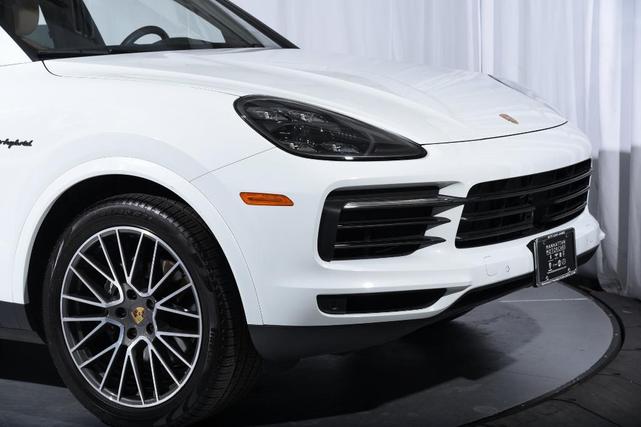 Photo of 2021 Carrara White Metallic Porsche Cayenne