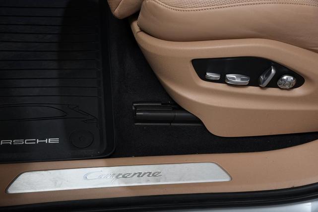 Photo of 2021 Carrara White Metallic Porsche Cayenne
