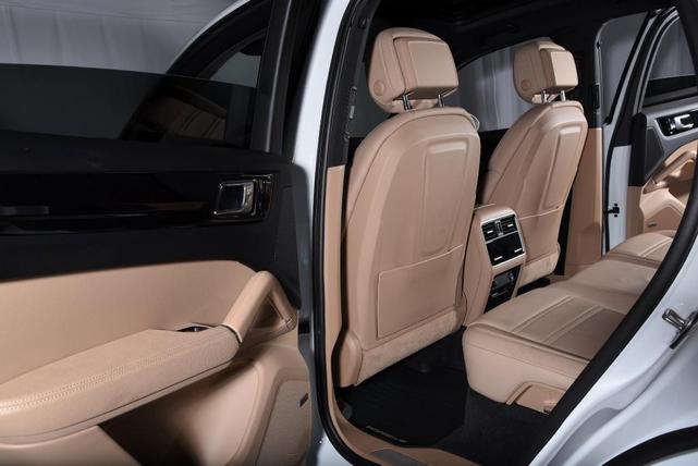 Photo of 2021 Carrara White Metallic Porsche Cayenne