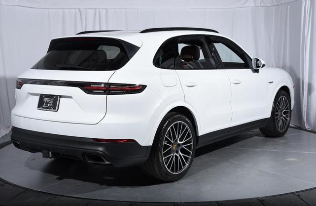 Photo of 2021 Carrara White Metallic Porsche Cayenne