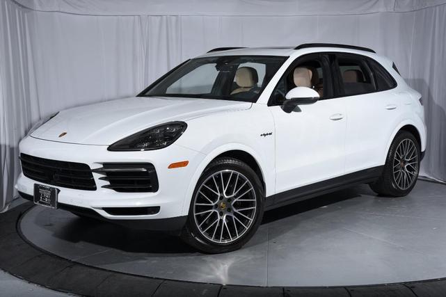 Photo of 2021 Carrara White Metallic Porsche Cayenne