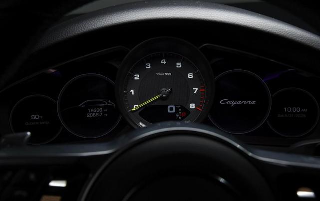 Photo of 2021 Carrara White Metallic Porsche Cayenne