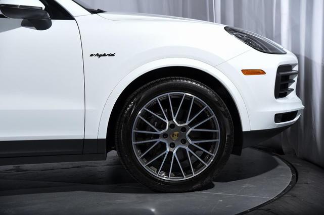 Photo of 2021 Carrara White Metallic Porsche Cayenne