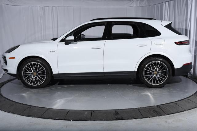 Photo of 2021 Carrara White Metallic Porsche Cayenne