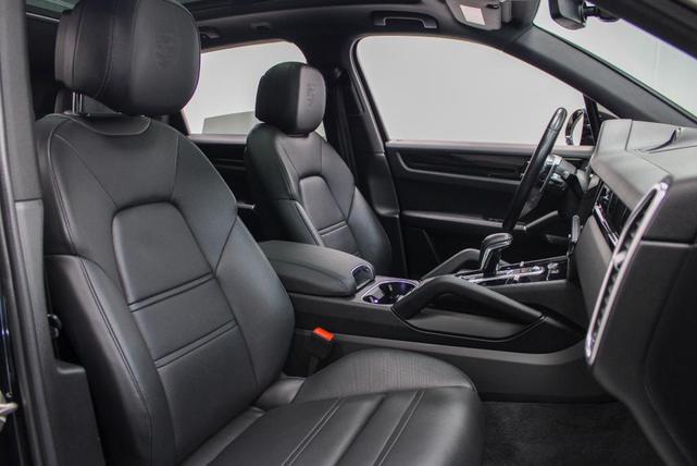 Photo of 2022 Moonlight Blue Metallic Porsche Cayenne