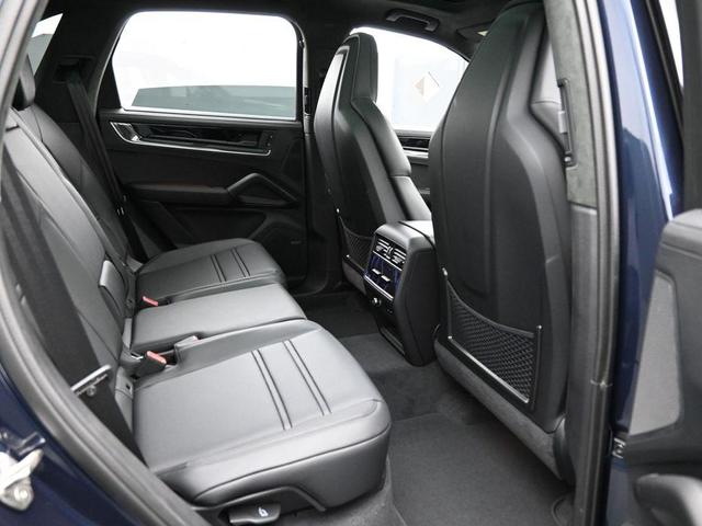 Photo of 2025 Blue Porsche Cayenne