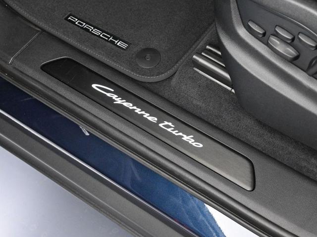 Photo of 2025 Blue Porsche Cayenne
