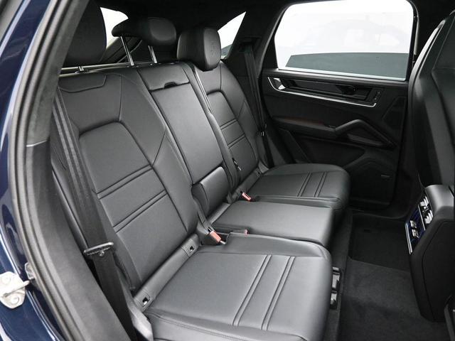 Photo of 2025 Blue Porsche Cayenne
