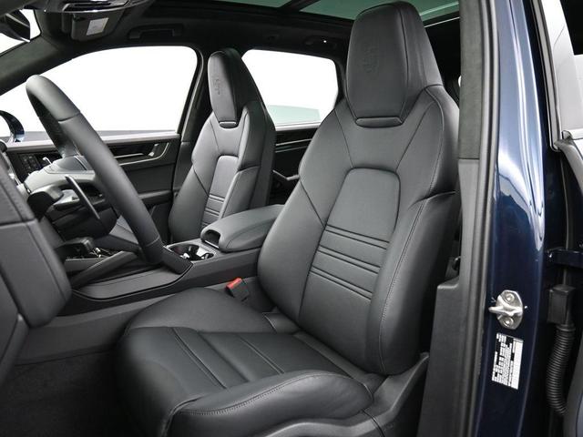 Photo of 2025 Blue Porsche Cayenne