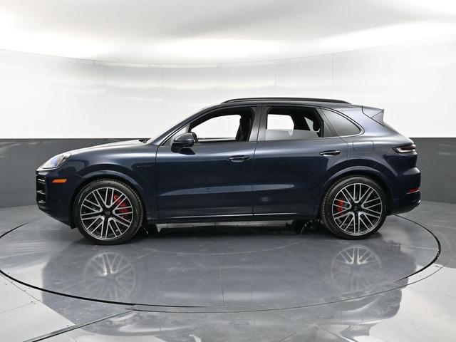 Photo of 2025 Blue Porsche Cayenne